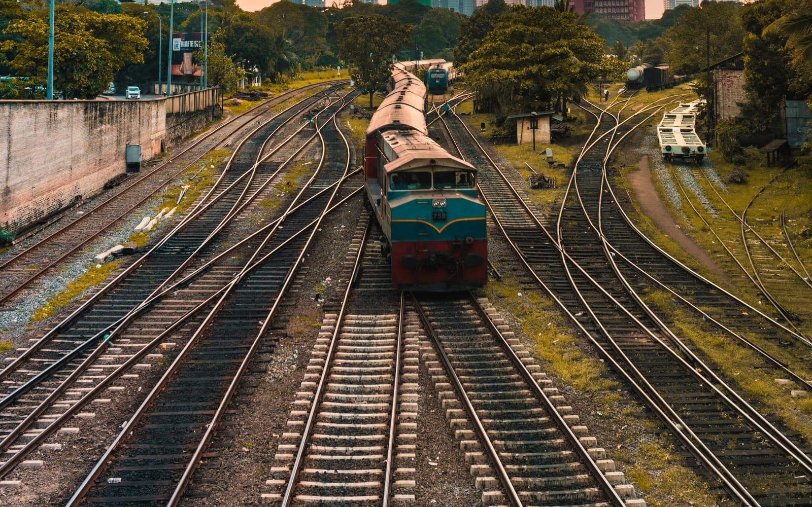 Getting Around Sri Lanka by Train, Bus and Tuk-tuk